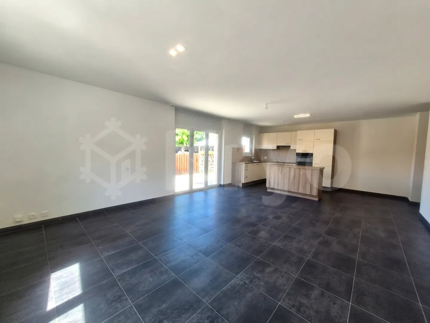 ERDE - APPARTEMENT SPACIEUX DE 4.5 PIÈCES AVEC TERRASSE - Photo 4 sur 12