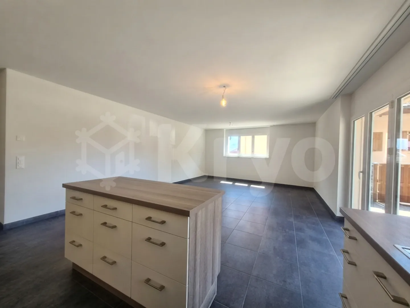 ERDE - APPARTEMENT SPACIEUX DE 4.5 PIÈCES AVEC TERRASSE - Photo 5 sur 12