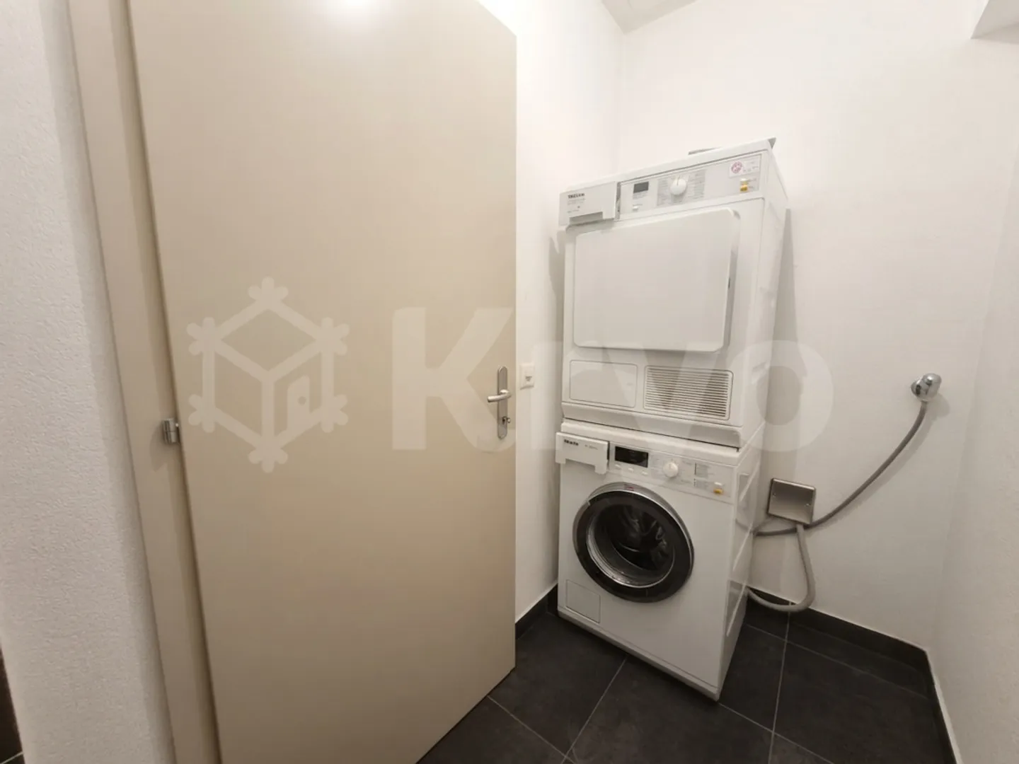 ERDE - APPARTEMENT SPACIEUX DE 4.5 PIÈCES AVEC TERRASSE - Photo 8 sur 12