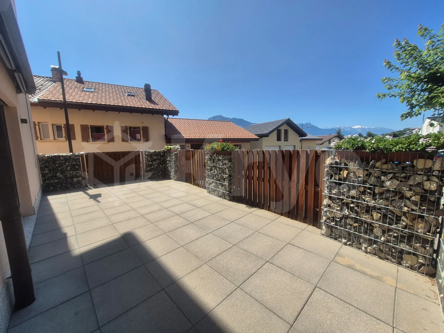 ERDE - APPARTEMENT SPACIEUX DE 4.5 PIÈCES AVEC TERRASSE - Photo 1 sur 12