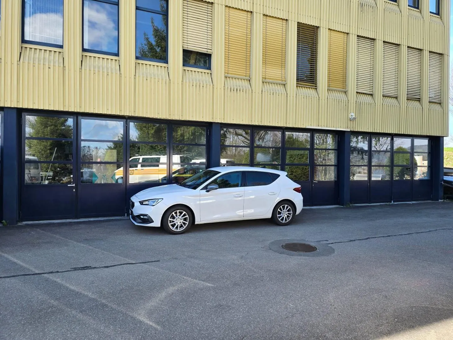 Commercial or garage spaces - Photo 1 of 4