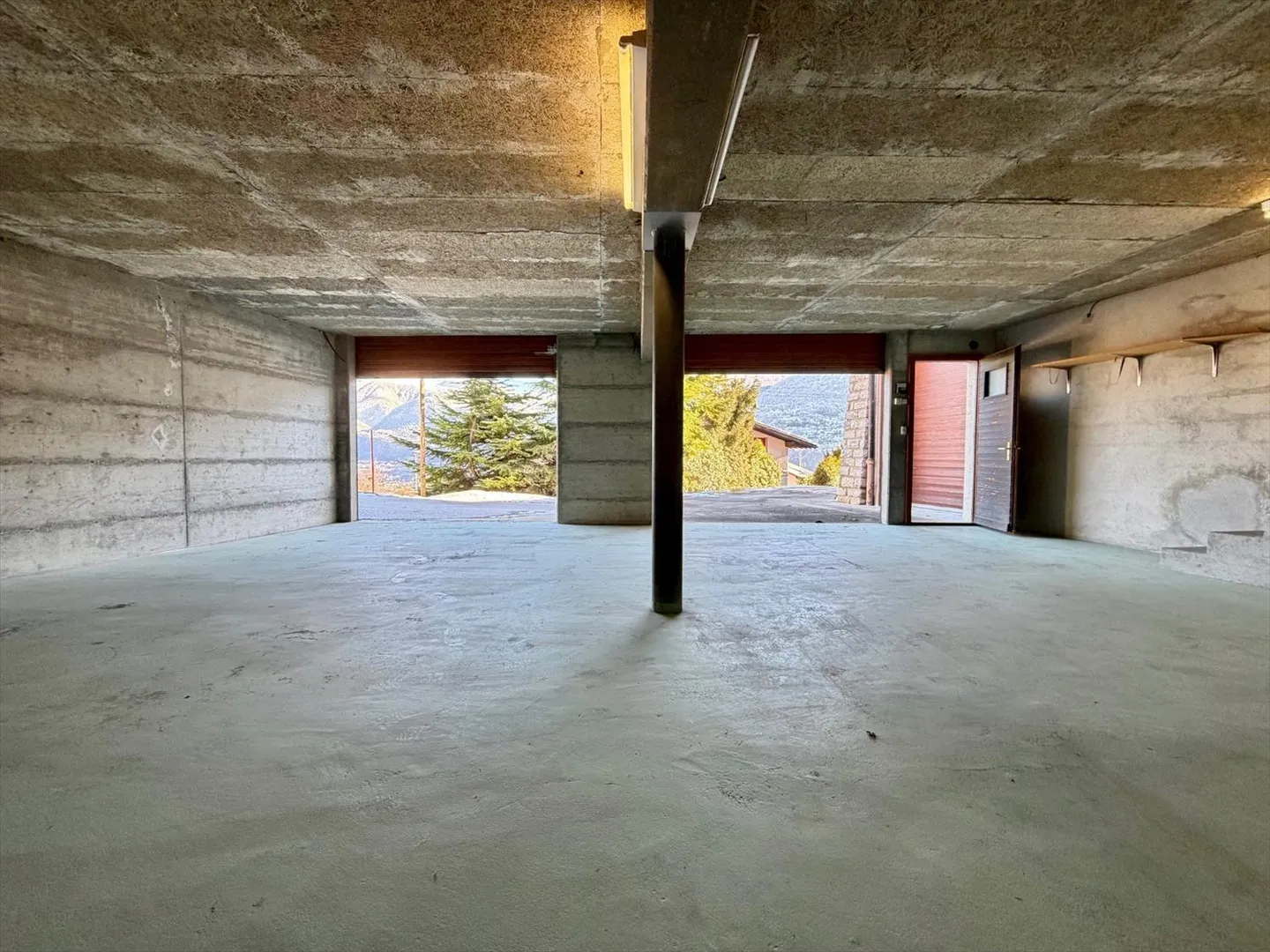 Mixed-use building with great potential - Investment opportunity in Flanthey - Photo 5 of 11