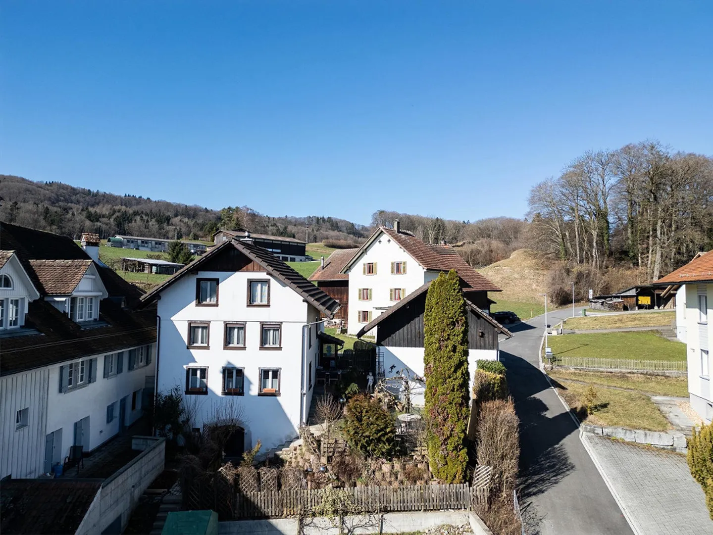 Charmante maison individuelle dans un quartier résidentiel exclusif - Photo 2 sur 16