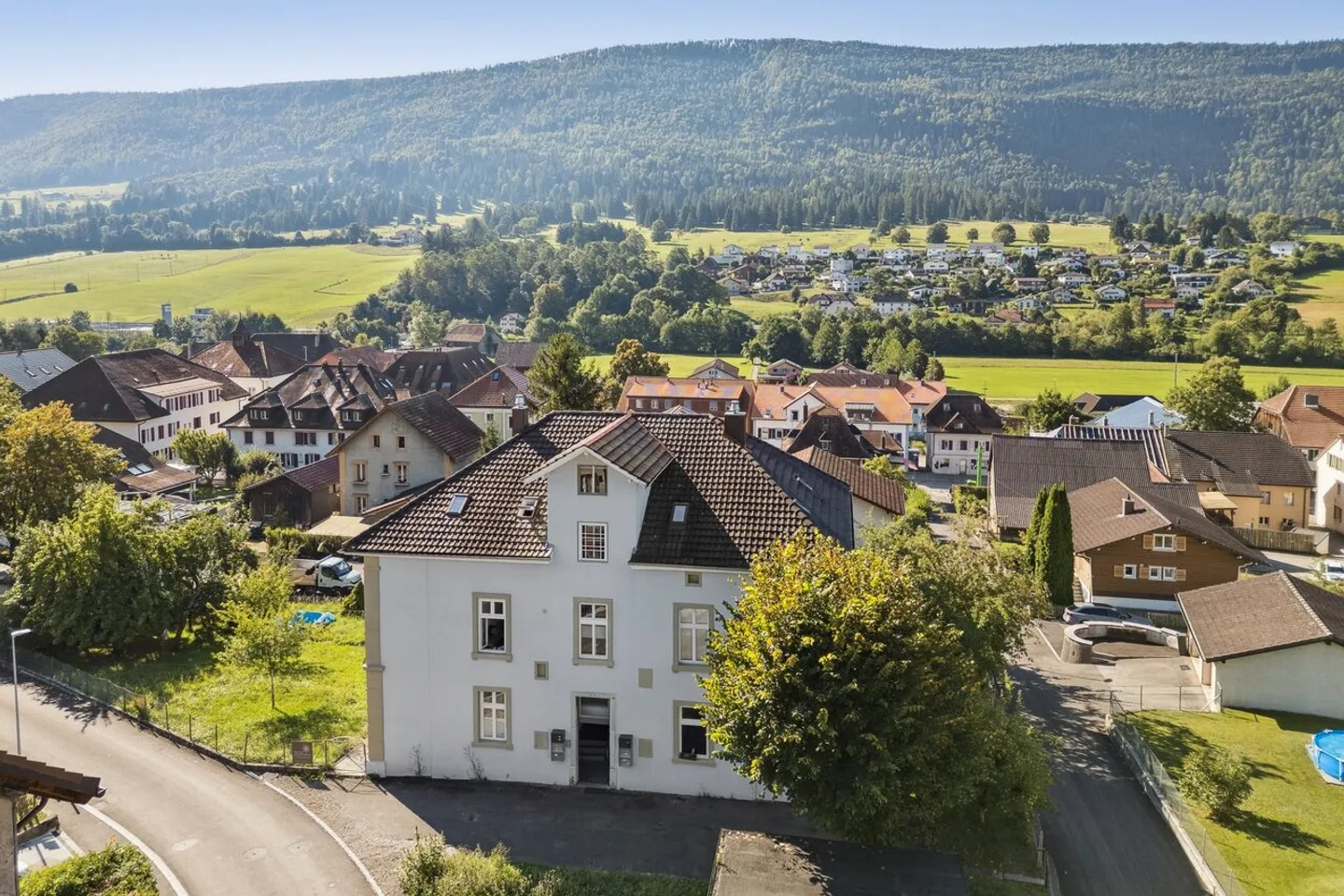 Grande opportunité. Un bel immeuble résidentiel à vendre à Corgémont. - Photo 1 sur 26