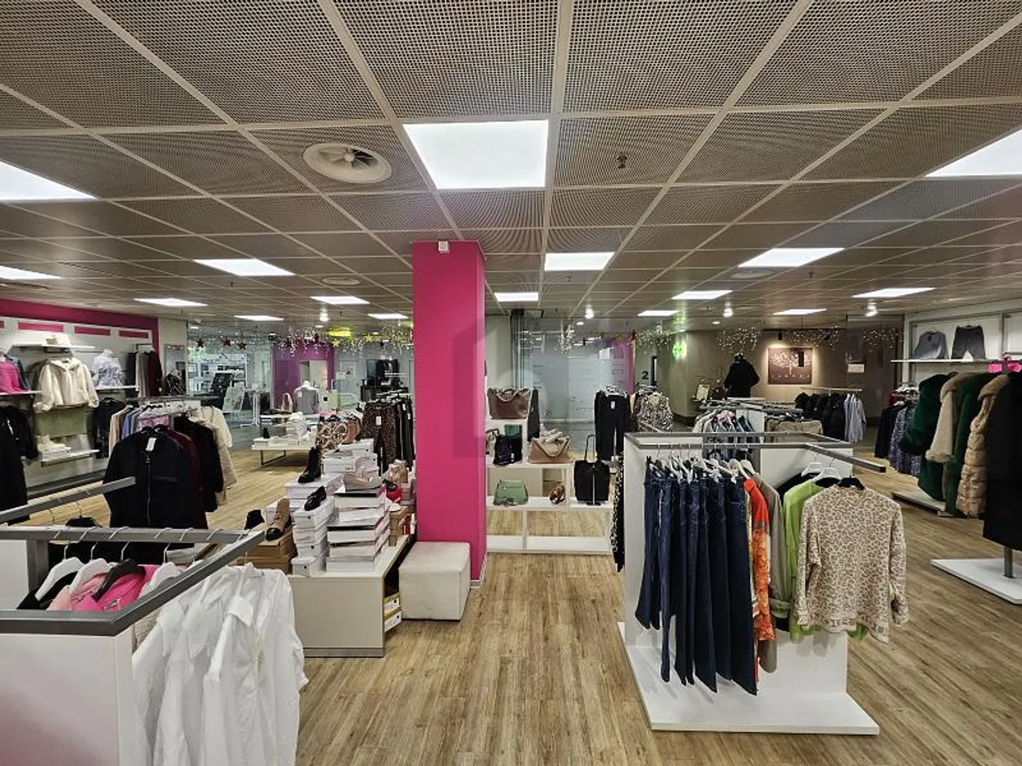 Exklusives Modegeschäft im Einkaufszentrum - Foto 4 von 6