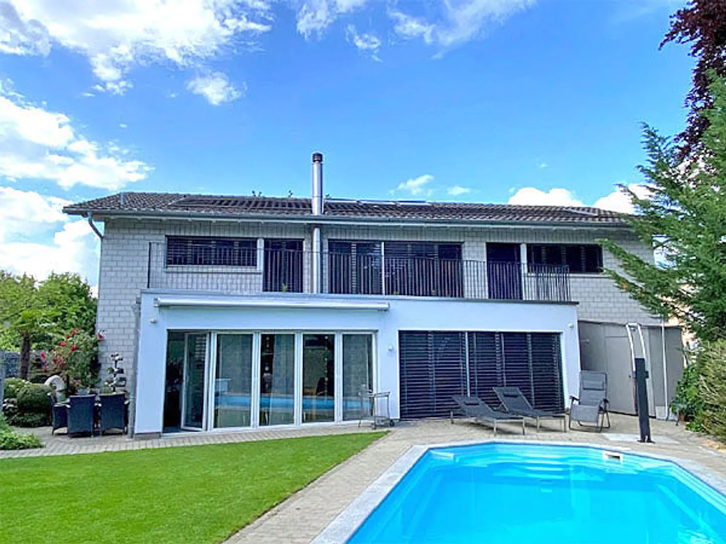 Exclusive 8.5-Room Family Design House with Pool in Dagmersellen - Photo 1 of 13