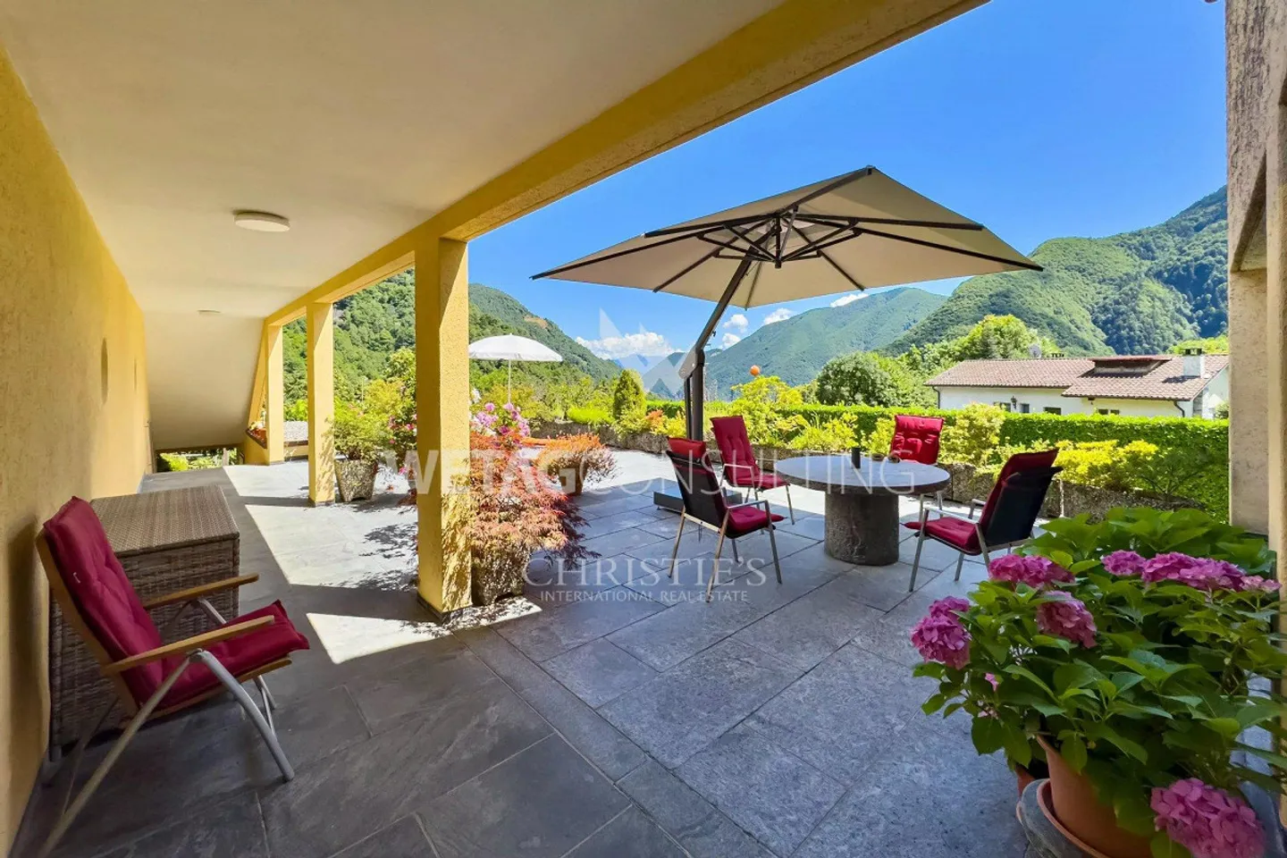 Elegante & moderne Villa mit Innenpool zu verkaufen in Crana, auch ... - Foto 2 von 13