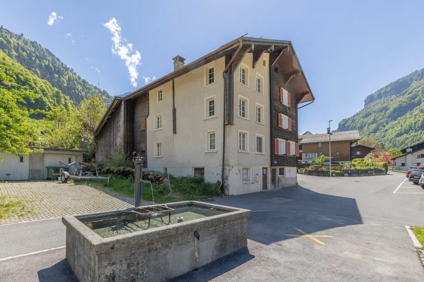 Maison semi-détachée de 5,5 pièces dans un quartier résidentiel calme - Photo 2 sur 13