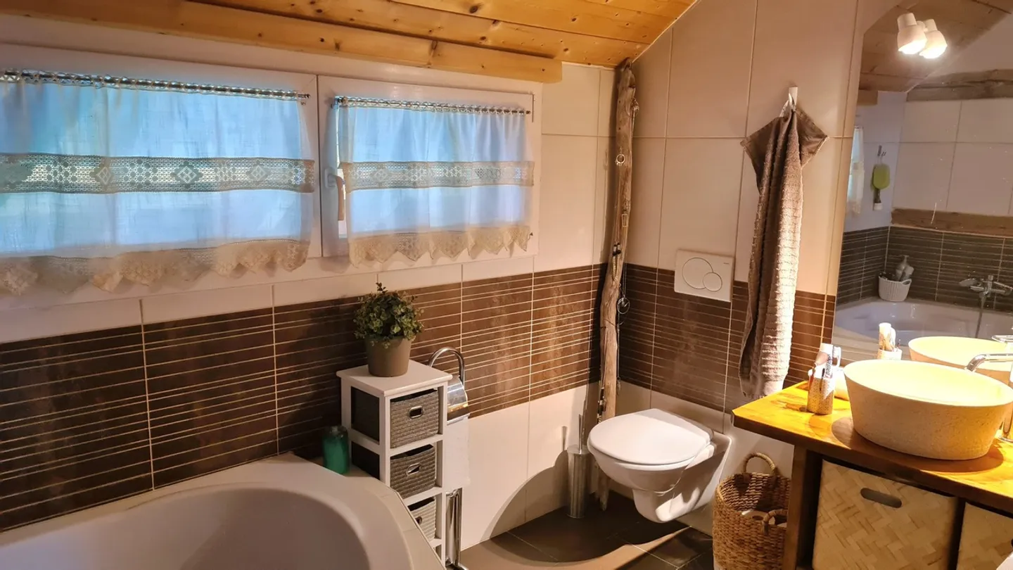 Belle maison rénovée et inhabituelle de 237 m2, avec beaucoup de charme ! - Photo 12 sur 19
