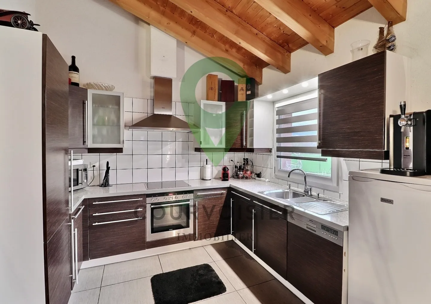 Mixed-use building for sale - Photo 2 of 12