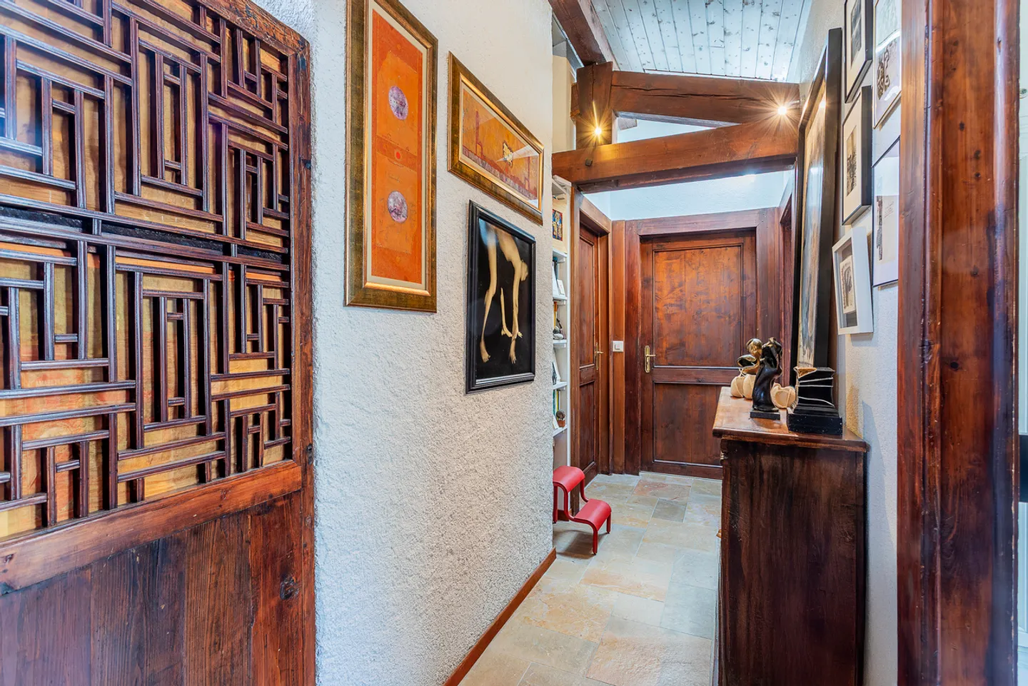 Charming 5.5-Room Apartment - Photo 10 of 11