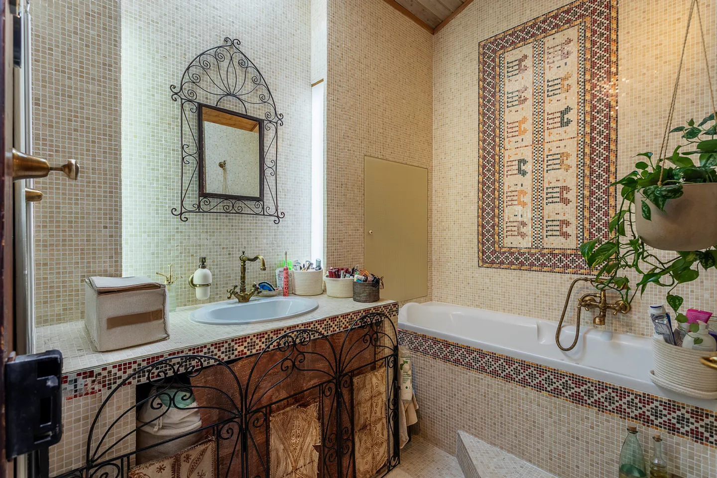 Charming 5.5-Room Apartment - Photo 11 of 11