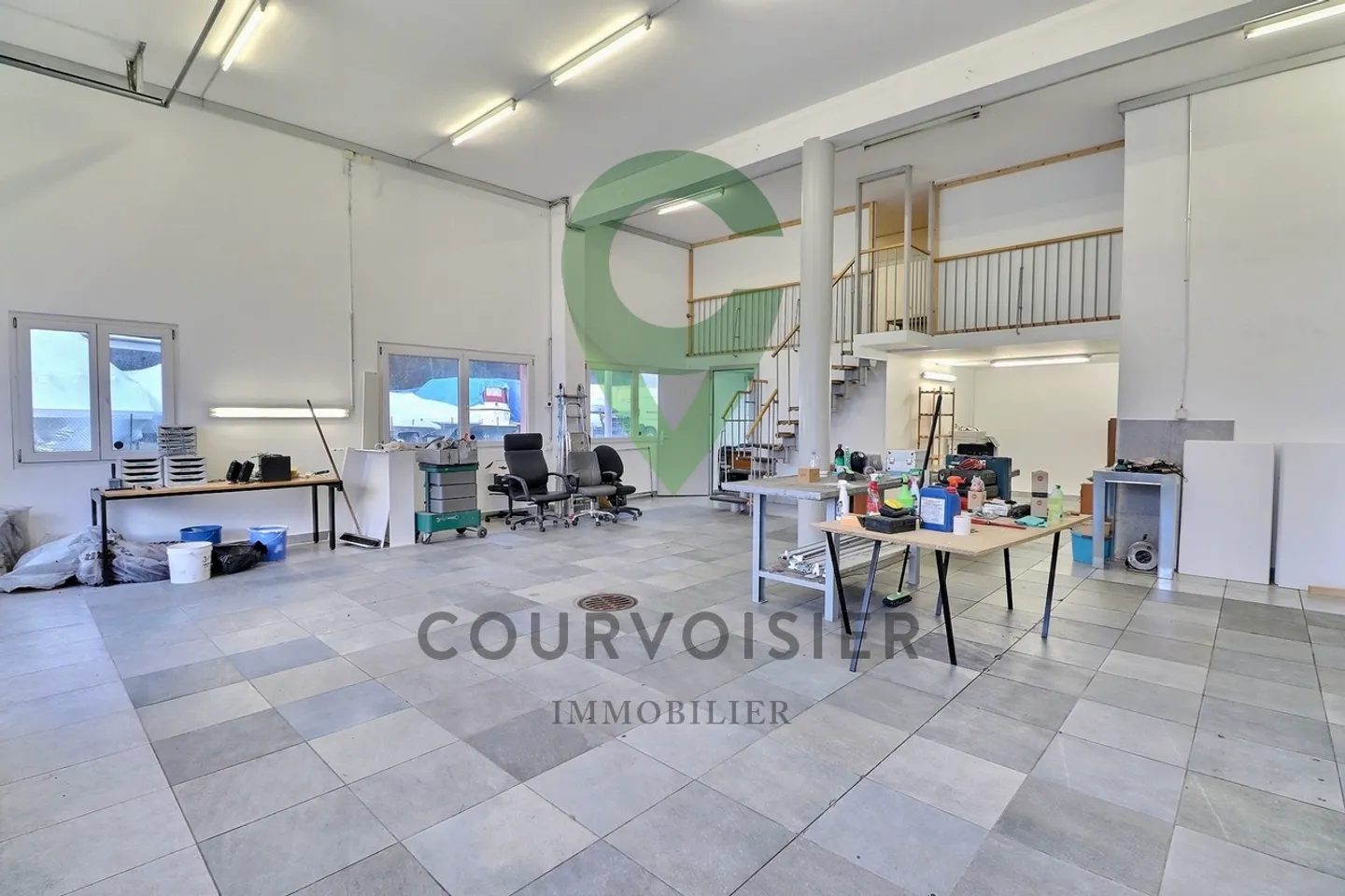 Mixed-use building for sale - Photo 8 of 12