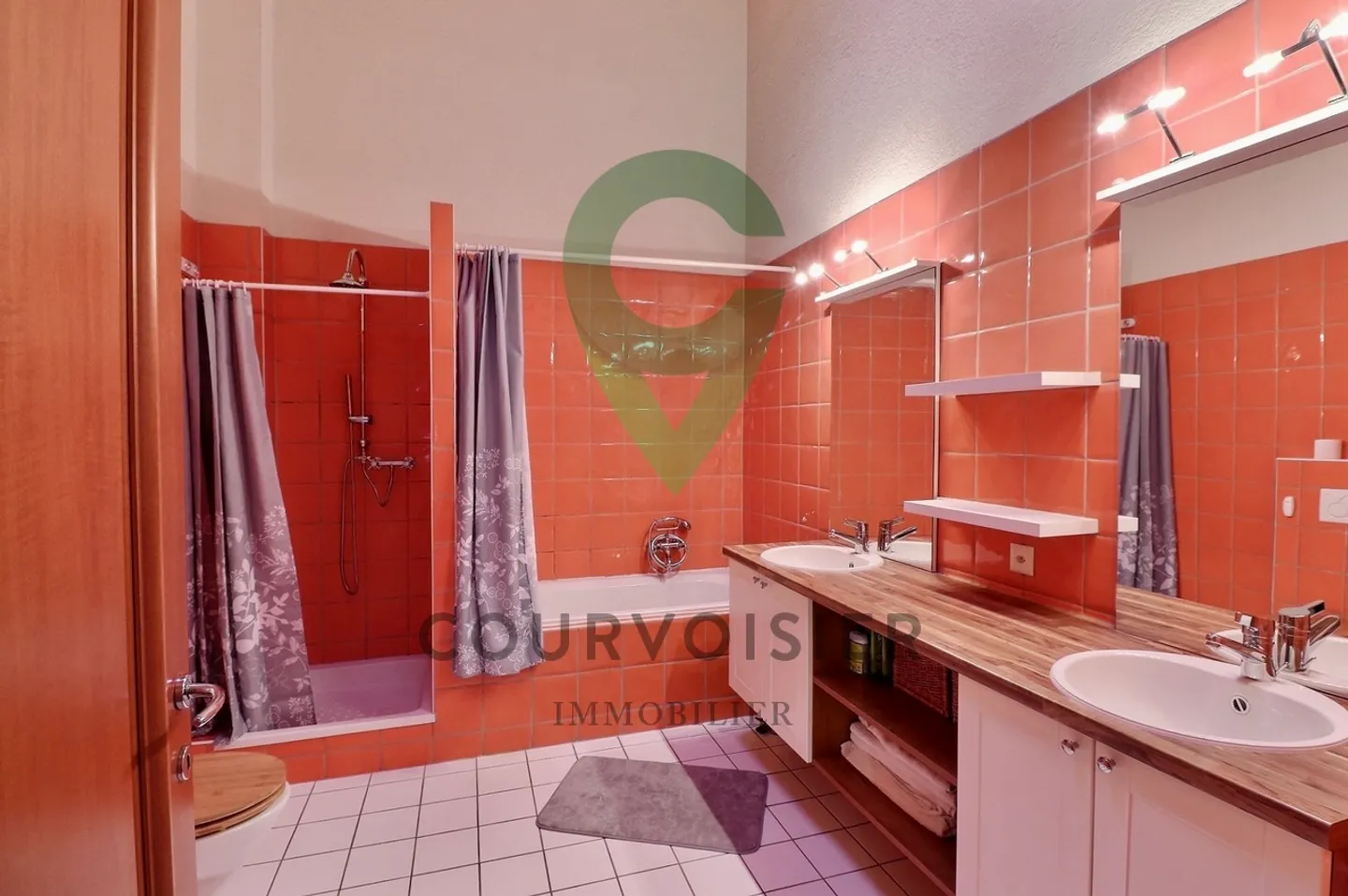 Mixed-use building for sale - Photo 7 of 12