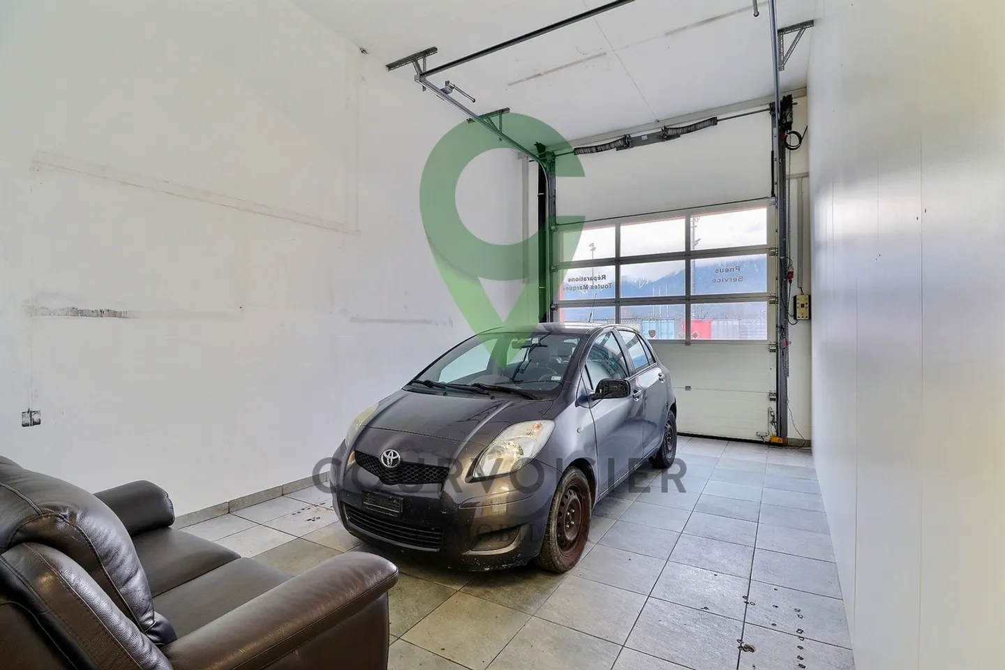 Mixed-use building for sale - Photo 9 of 12