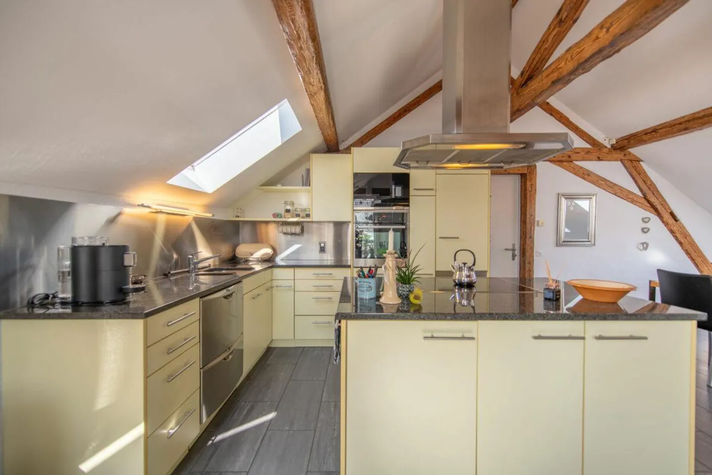 Fascino dell'edificio storico e 47 m² di terrazza: esclusivo appartamento duplex sopra i tetti... - Foto 3 di 22