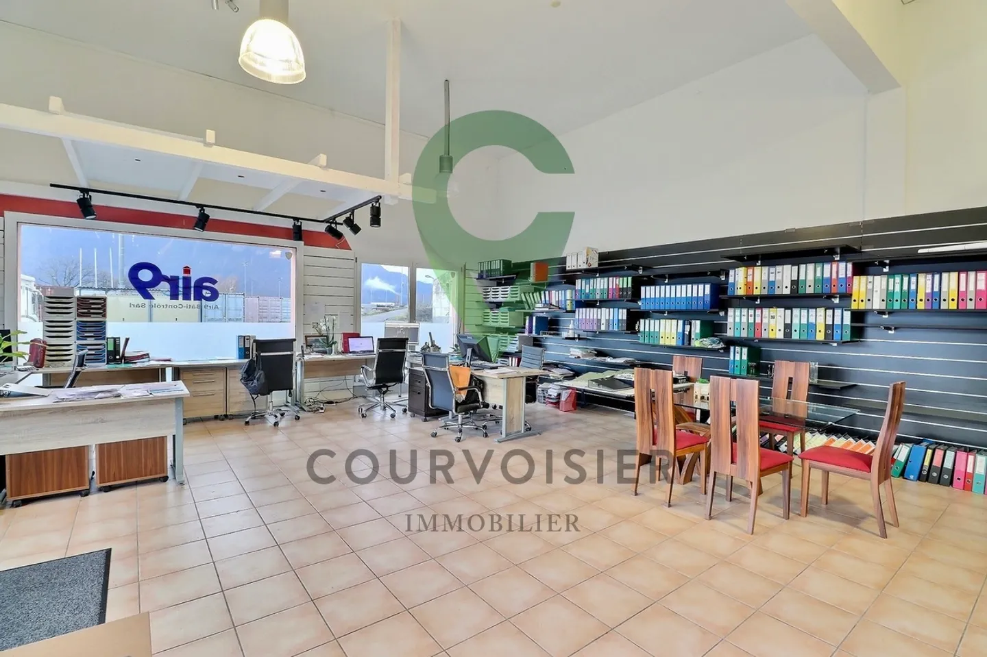 Mixed-use building for sale - Photo 10 of 12