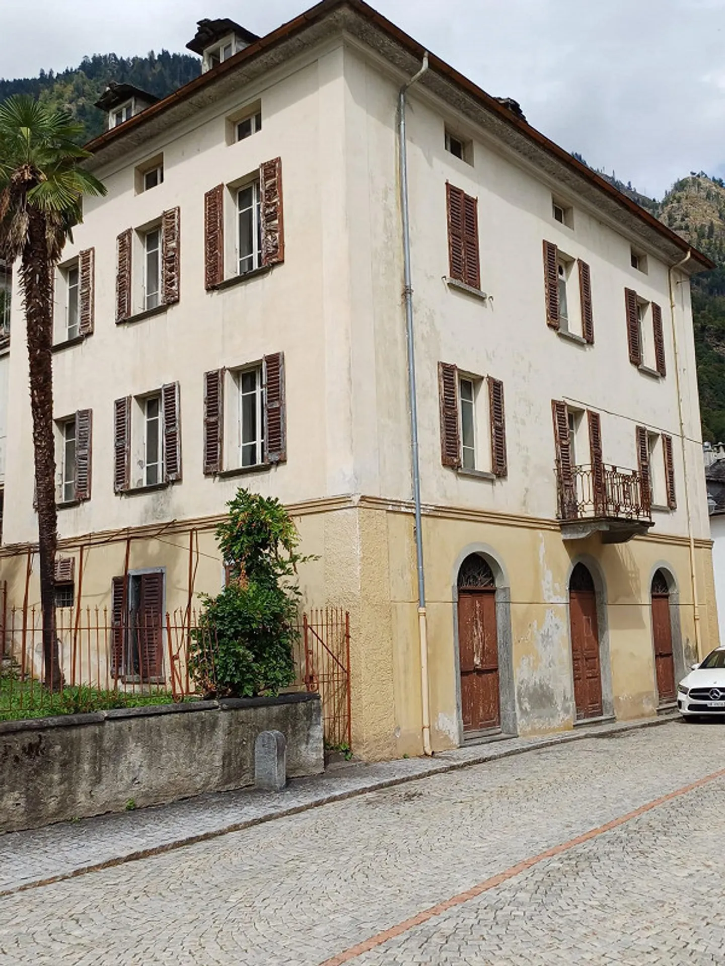 PALAZZINA A SOAZZA DA RISTRUTTURARE - ID 23600 - Foto 1 di 5