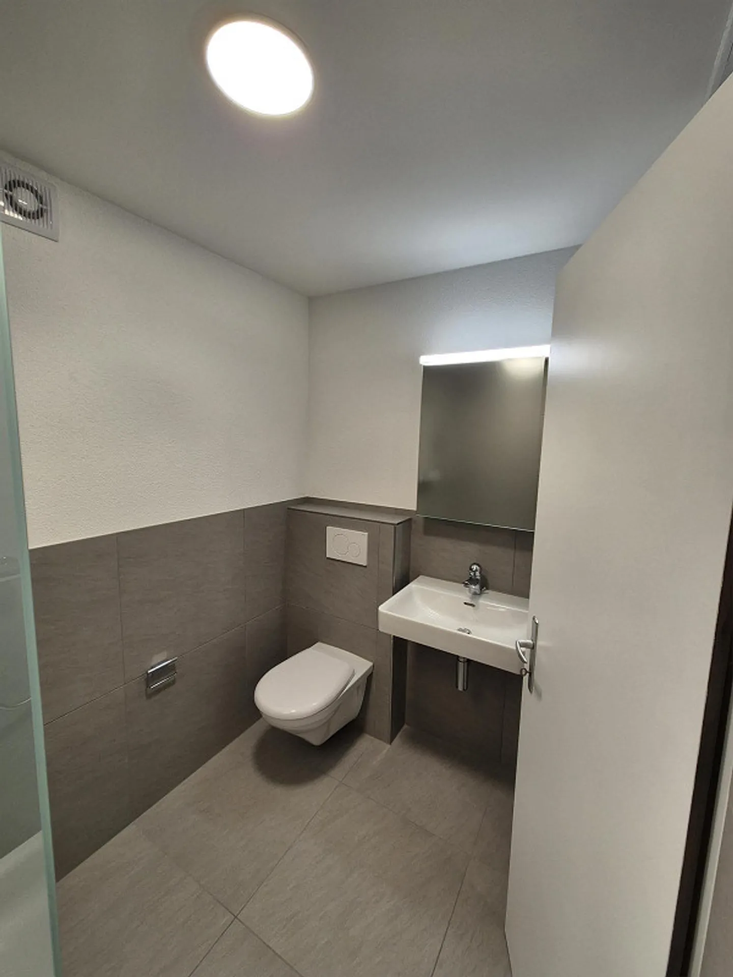 Renovierte Wohnung mit Balkonen - Foto 7 von 7