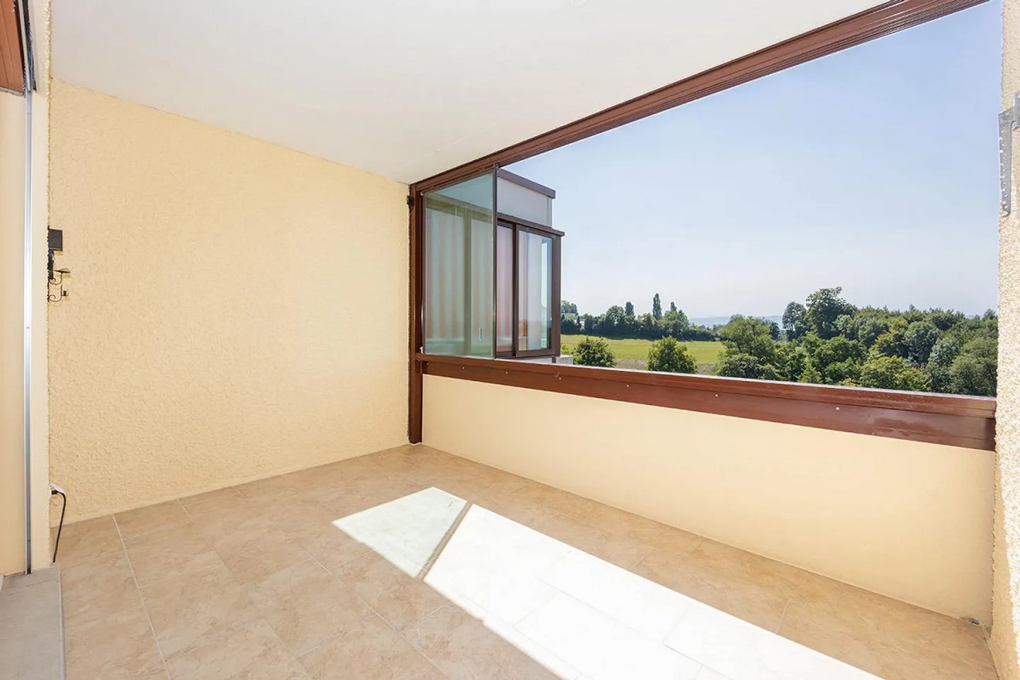 Attractive top-floor condominium with views - Photo 11 of 15