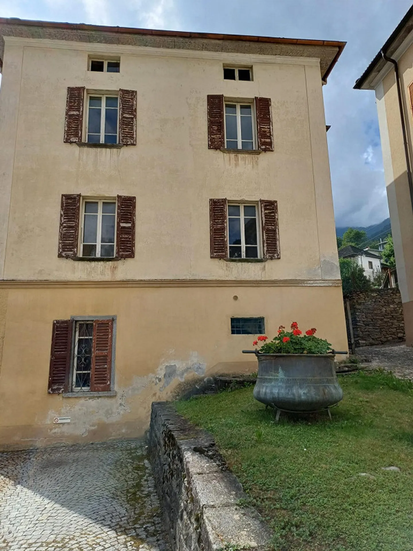 PALAZZINA A SOAZZA DA RISTRUTTURARE - ID 23600 - Foto 4 di 5