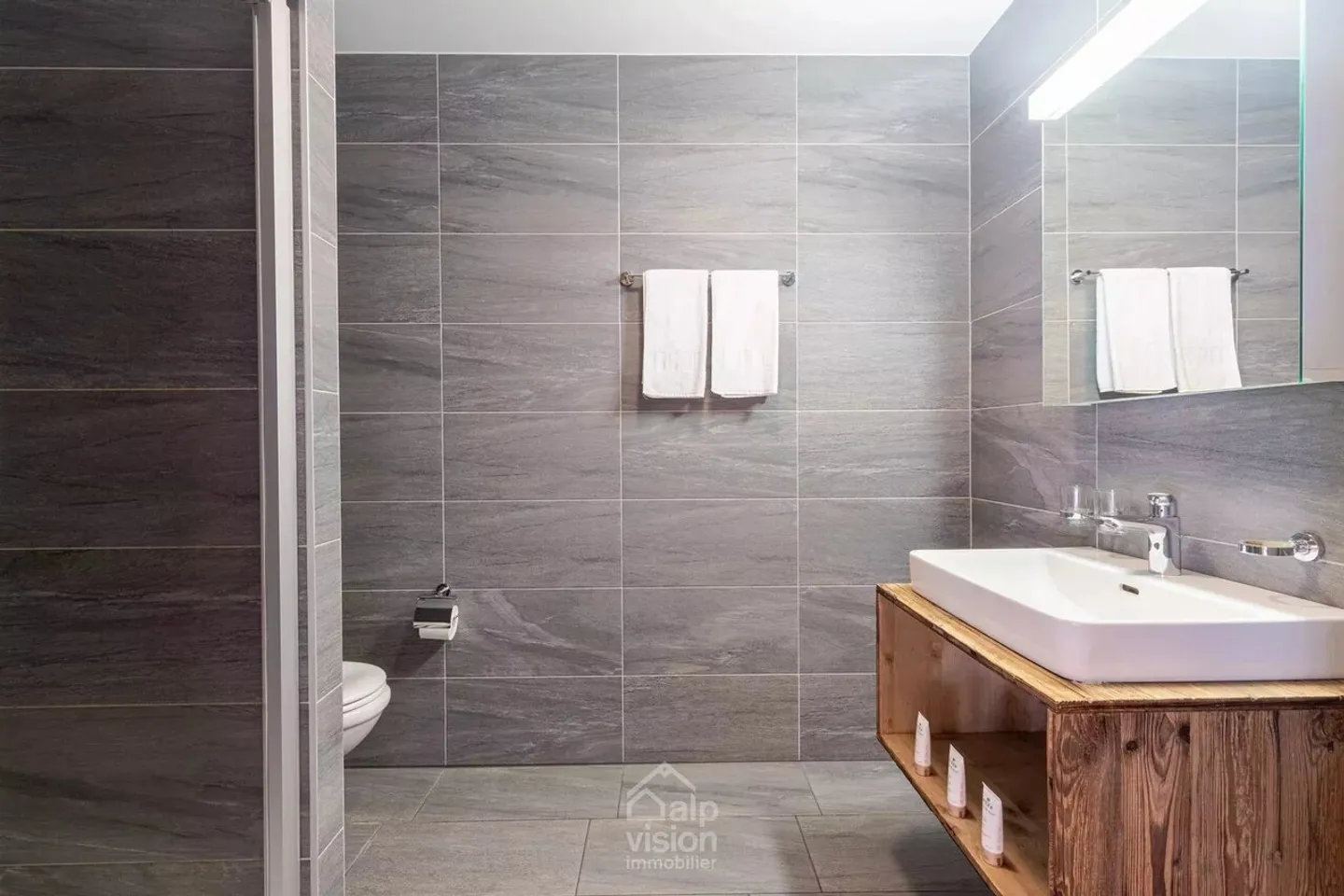 WUNDERSCHÖNE 5.5-ZIMMER-DUPLEX-SKI IN/SKI OUT ZENTRUM STATION - Foto 10 von 13