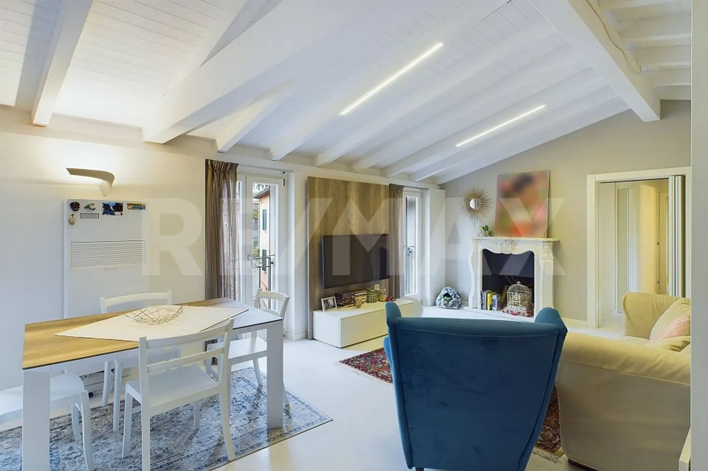 Appartamento elegante nel centro storico del villaggio di Porza - Foto 3 di 13