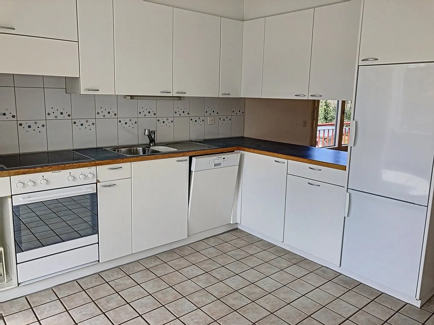 Spacious 4½ rooms in the heart of the city in a green setting - Photo 1 of 13