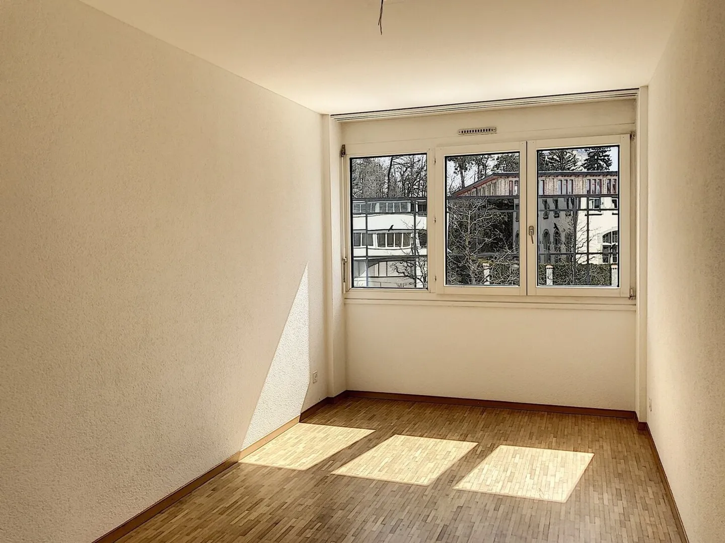 Spacious 4½ rooms in the heart of the city in a green setting - Photo 7 of 13