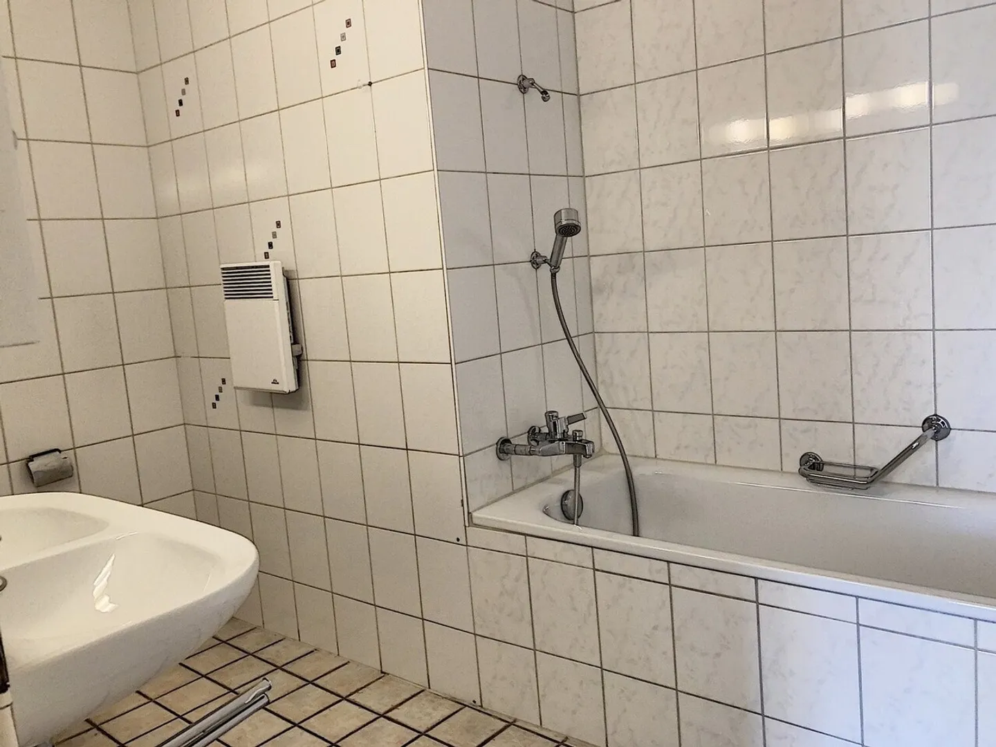 Spacious 4½ rooms in the heart of the city in a green setting - Photo 10 of 13