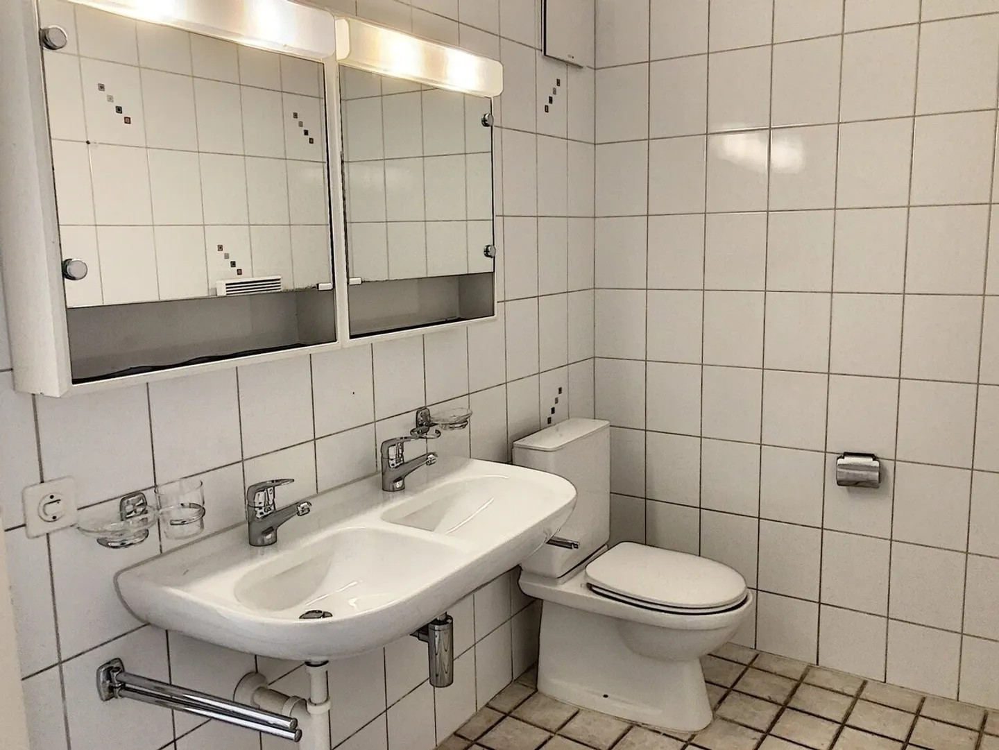 Spacious 4½ rooms in the heart of the city in a green setting - Photo 11 of 13