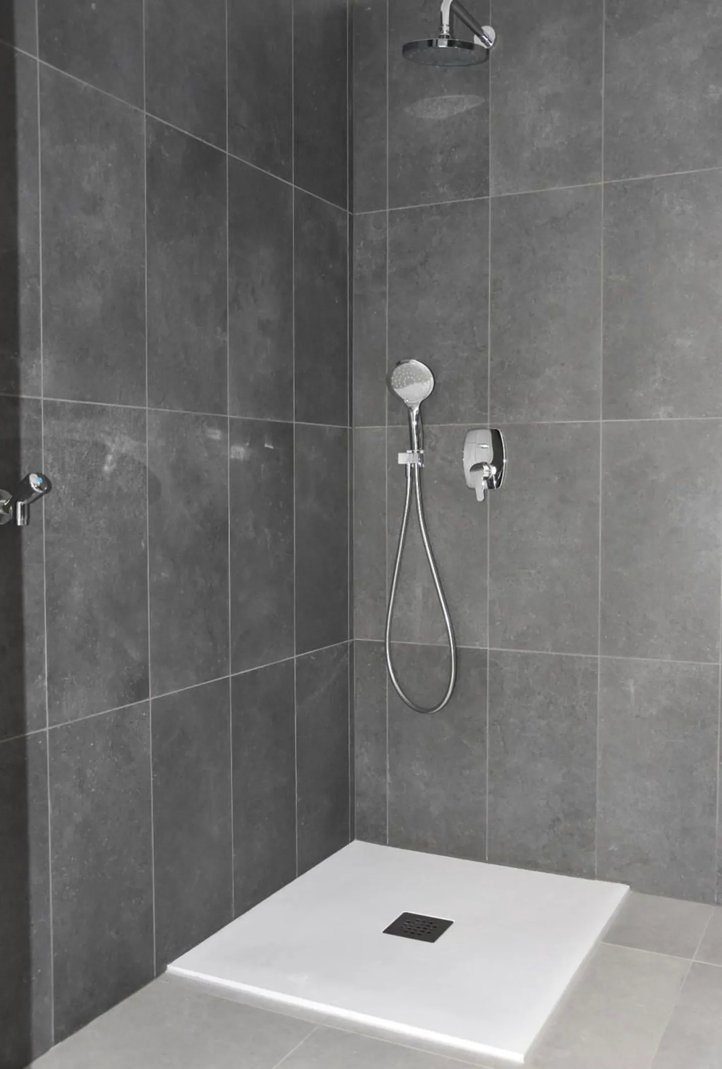 Appartement lumineux de 2,5 pièces, dernier étage ! - Photo 6 sur 8