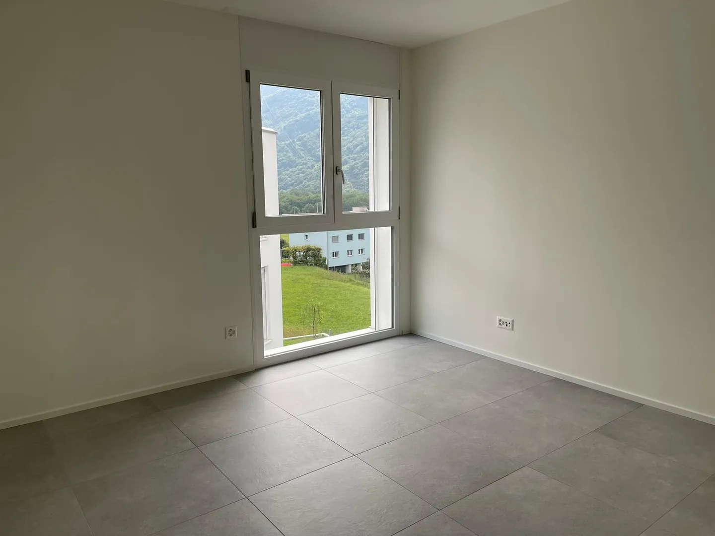 Appartement lumineux de 2,5 pièces, dernier étage ! - Photo 7 sur 8