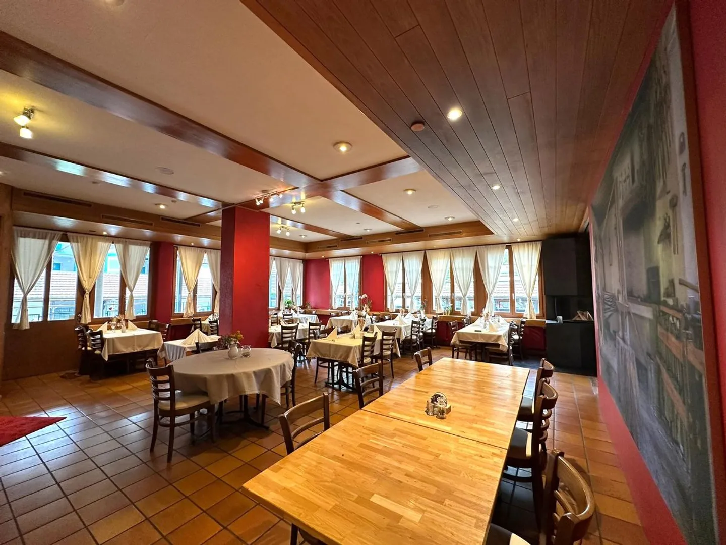Charming restaurant with terrace and new kitchen - Photo 3 of 12
