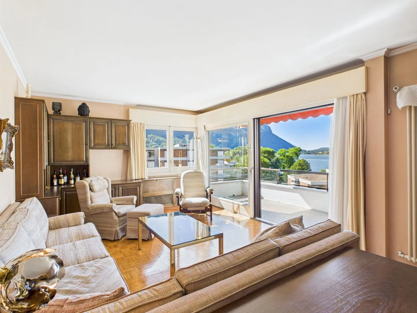 Elegantes Dachgeschoss mit Seeblick und direktem Zugang zum See | Signorile ultimo piano vista lago con accesso diretto al lago - Foto 6 von 13
