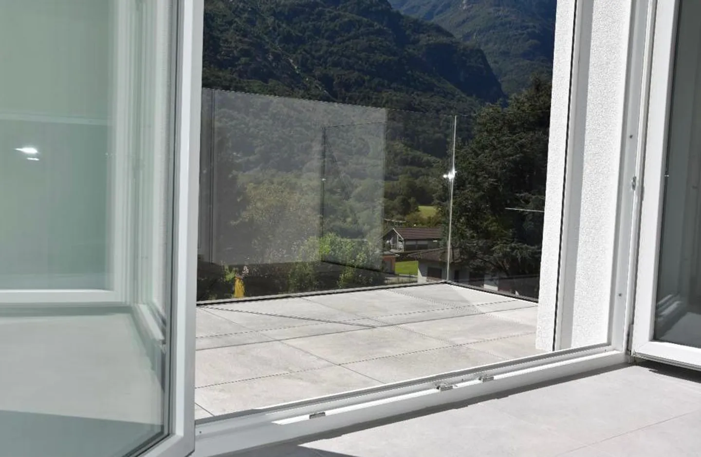 Appartement lumineux de 2,5 pièces, dernier étage ! - Photo 4 sur 8