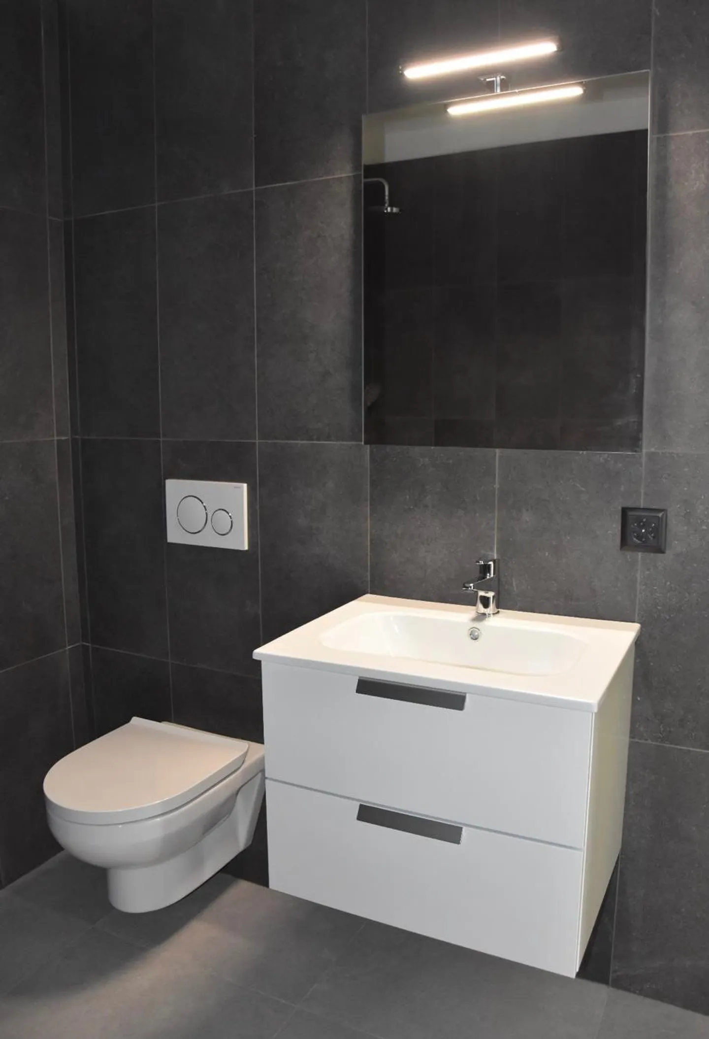 Appartement lumineux de 2,5 pièces, dernier étage ! - Photo 5 sur 8