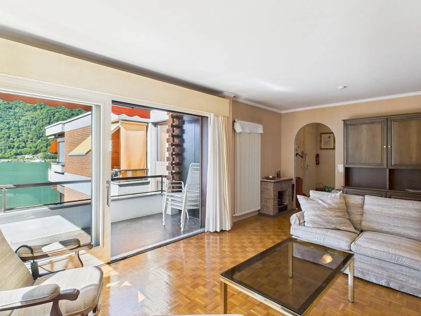 Elegantes Dachgeschoss mit Seeblick und direktem Zugang zum See | Signorile ultimo piano vista lago con accesso diretto al lago - Foto 8 von 13