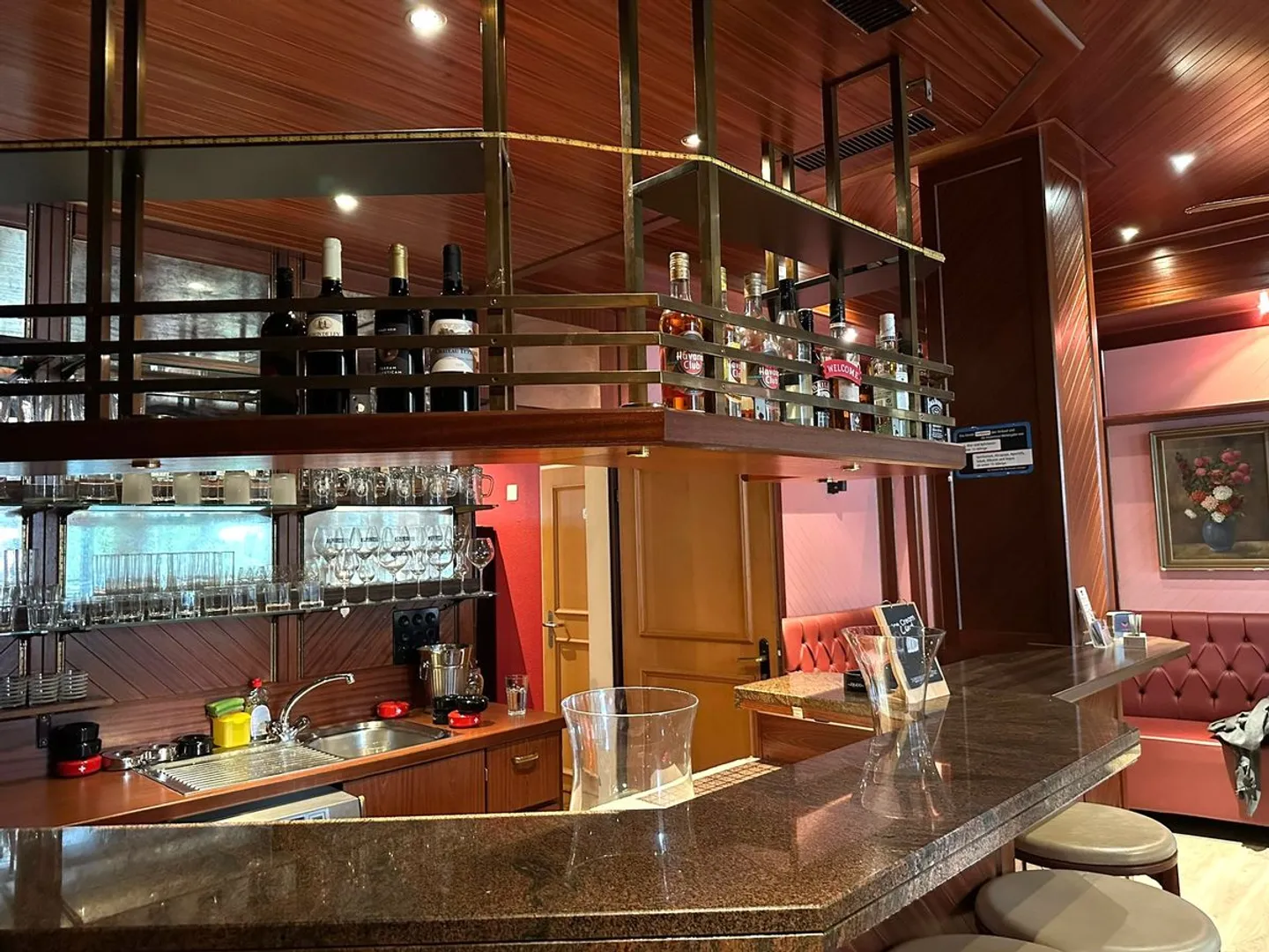 Charming restaurant with terrace and new kitchen - Photo 8 of 12
