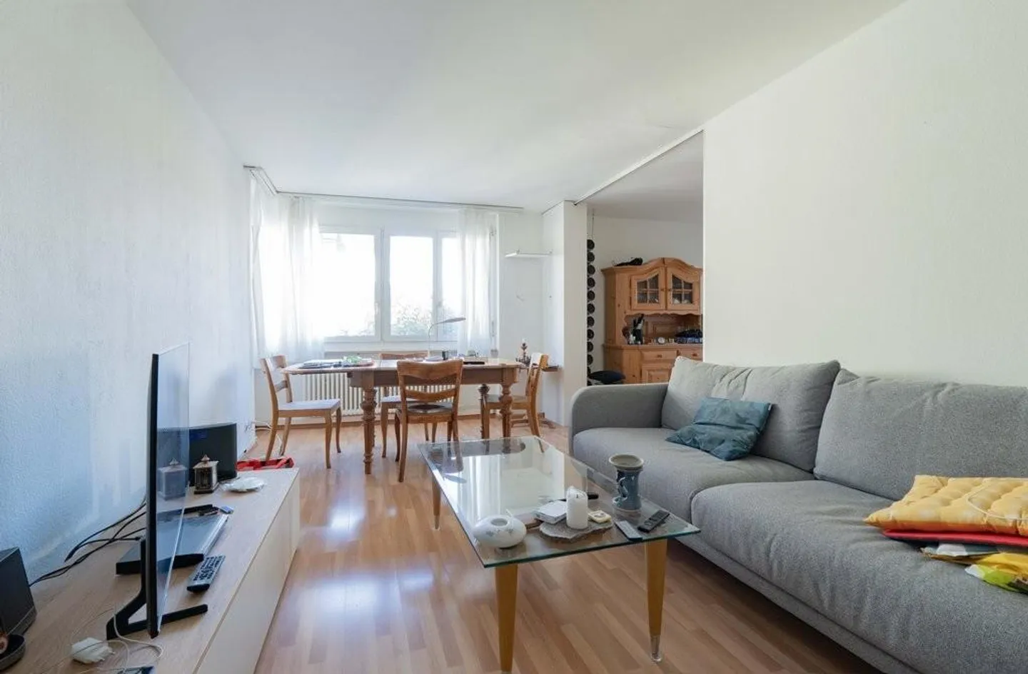 Spacious apartment with charm and balcony - Photo 2 of 8