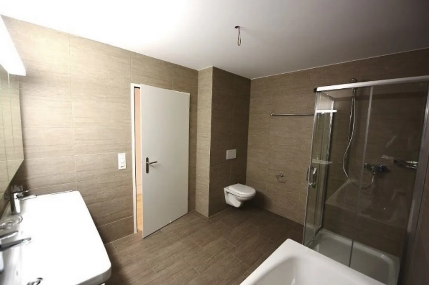 Appartement moderne de 4,5 pièces au rez-de-chaussée avec 110 m2 - Vivre avec confort - Photo 4 sur 6
