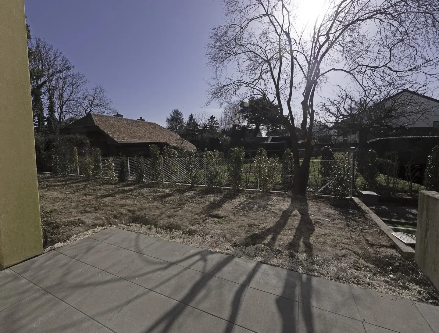 In a green and peaceful setting, spacious and bright apartment, renovated, with double terraces and gardens! - Photo 1 of 10