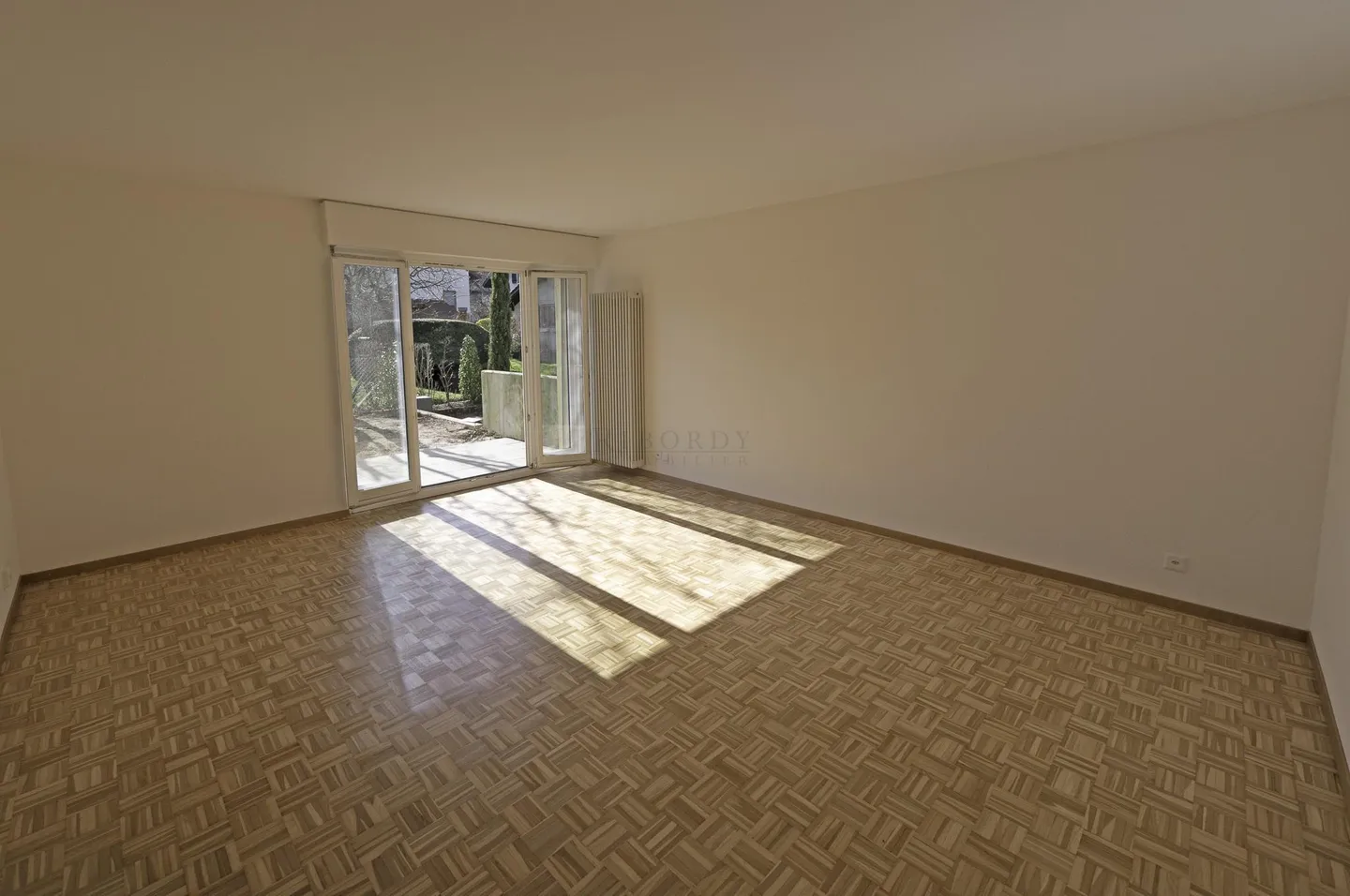 In a green and peaceful setting, spacious and bright apartment, renovated, with double terraces and gardens! - Photo 5 of 10