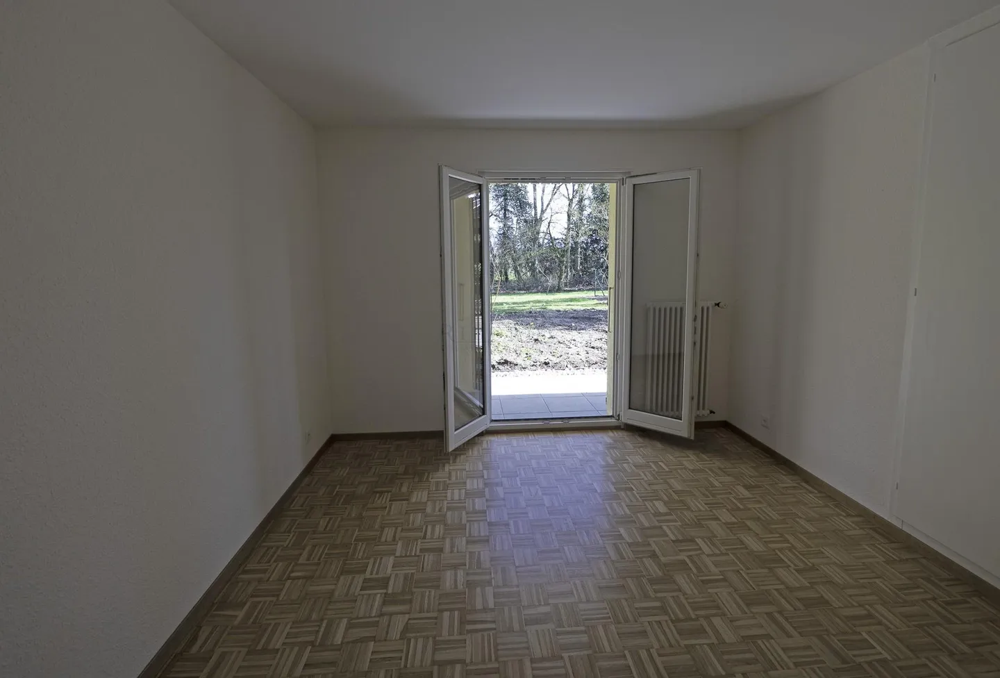 In a green and peaceful setting, spacious and bright apartment, renovated, with double terraces and gardens! - Photo 7 of 10