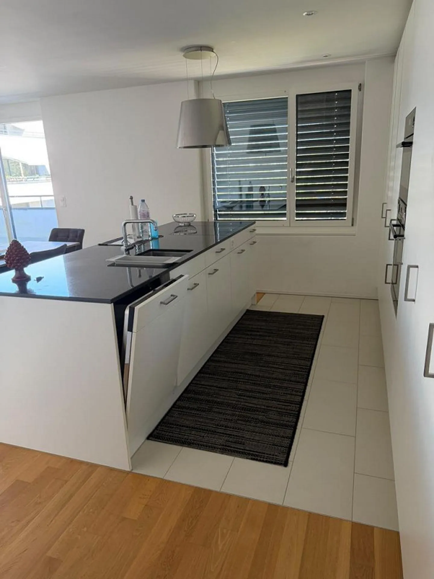 Attractive 4.5 Room Apartment in a Central Location in Regensdorf - Photo 3 of 9