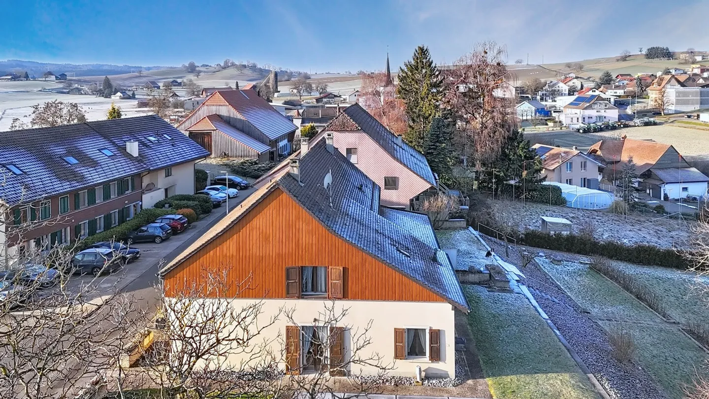 Atypical residence with great potential - Two apartments - A rare heritage - Photo 15 of 15