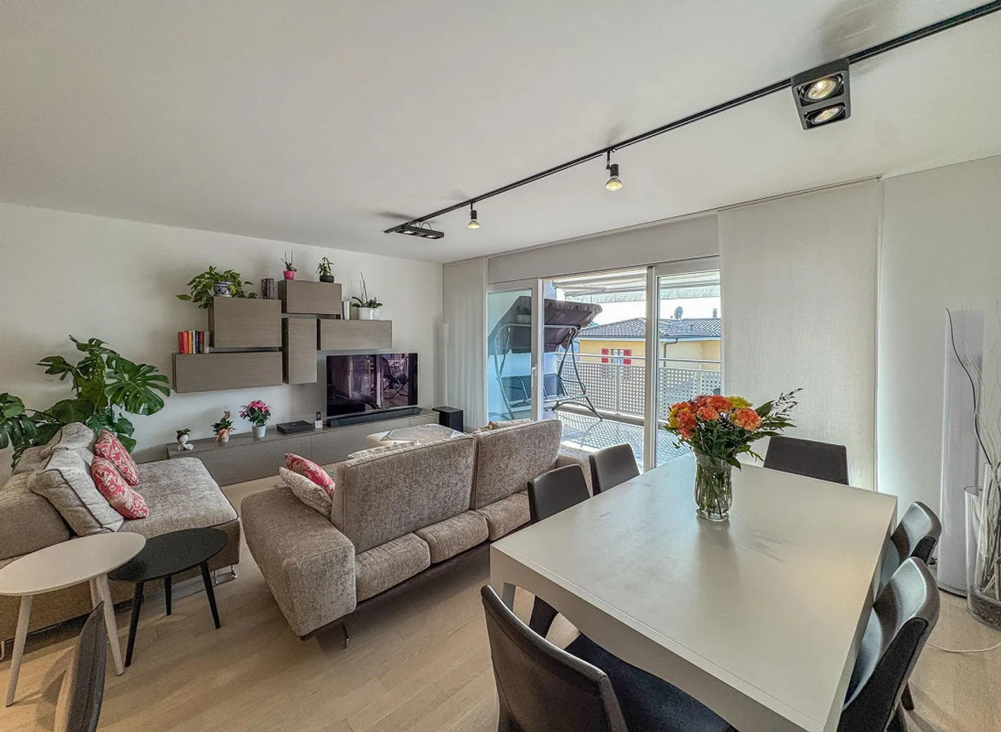 4,5-Zimmer-Wohnung in Mendrisio in einer Residenz mit Pool und Spa - Foto 1 von 11