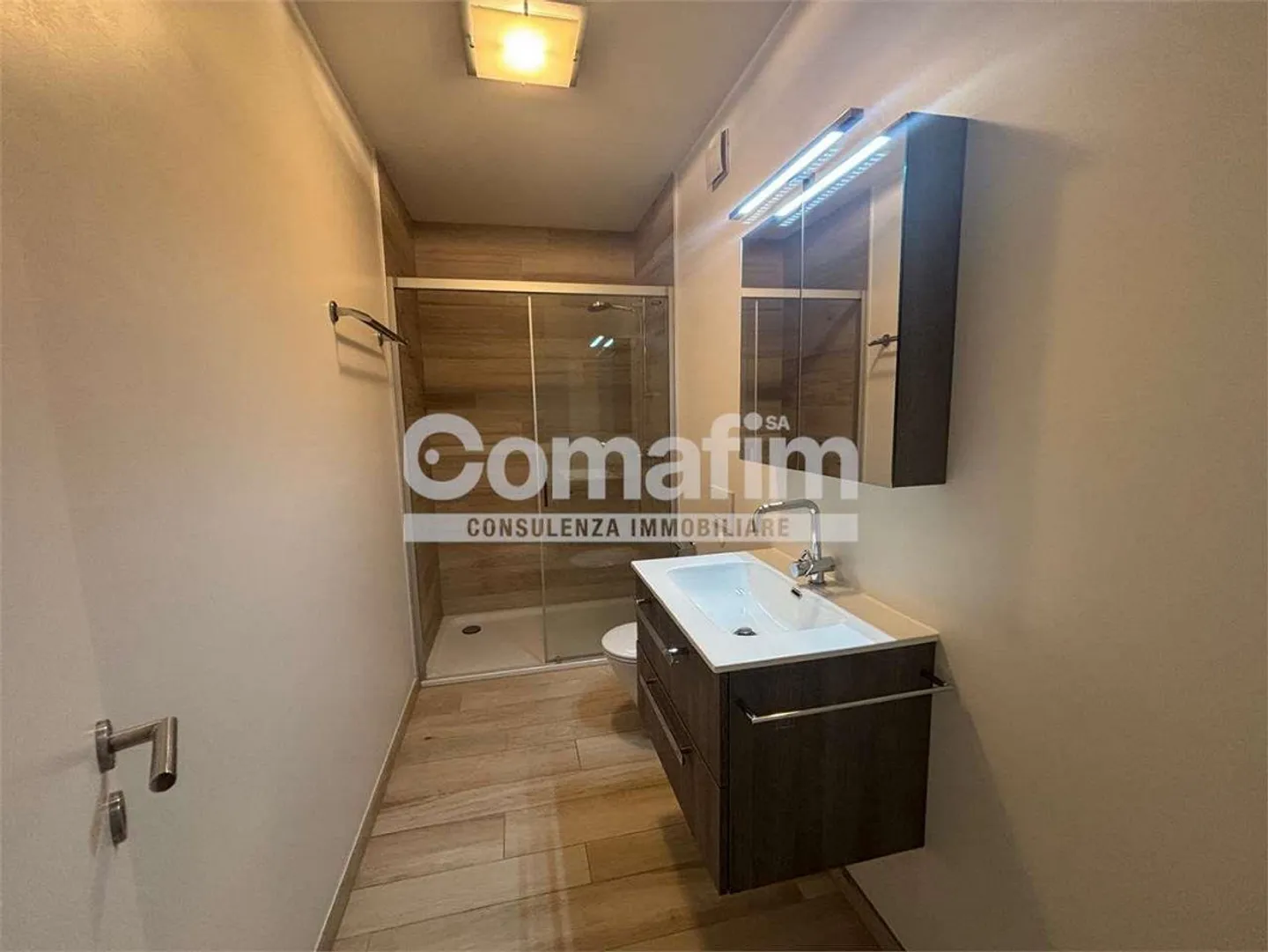 Canobbio - Raffinato 4.5 Locali con Grandi Spazi e Comfort Esclusivi - Foto 8 di 11