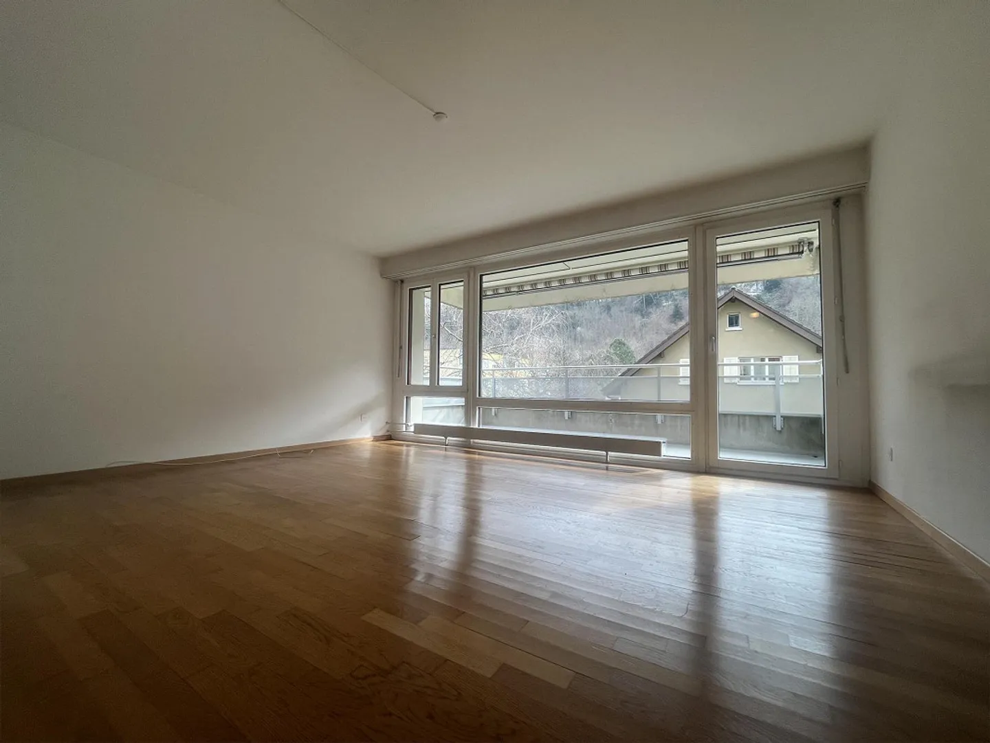 Bel appartement lumineux de 2 pièces au 2ème étage - Photo 4 sur 8
