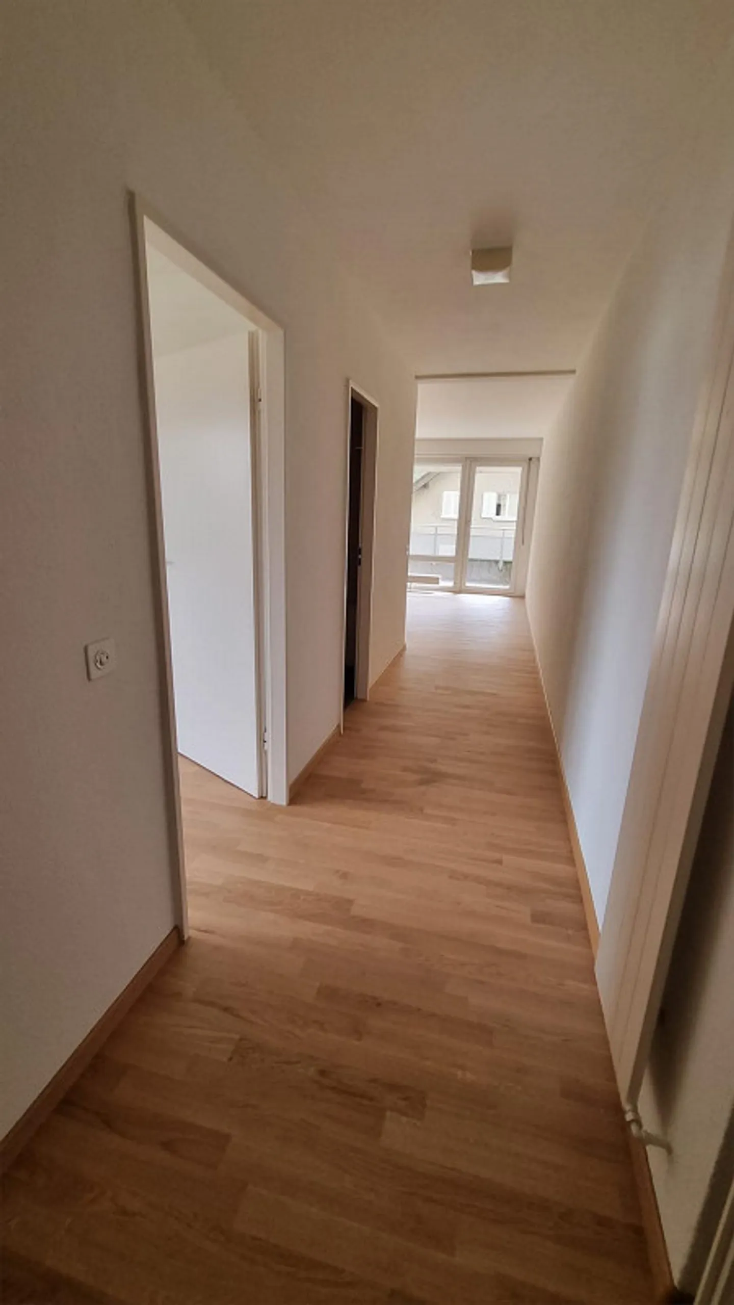 Bel appartement lumineux de 2 pièces au 2ème étage - Photo 8 sur 8